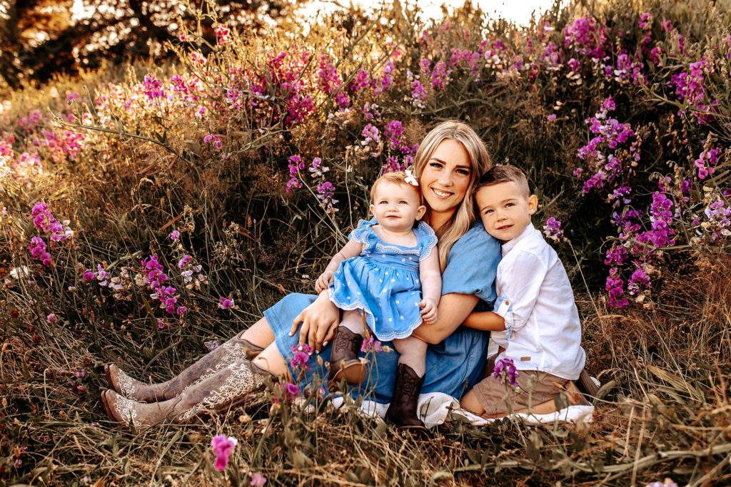 Mom and kids cuddles in Seattle wildflowers